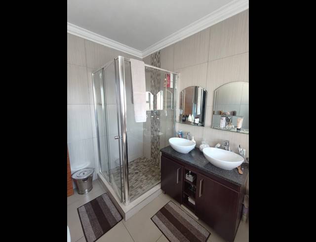 4 BEDROOM TOWNHOUSE FOR SALE IN VANDERBIJLPARK SE 3